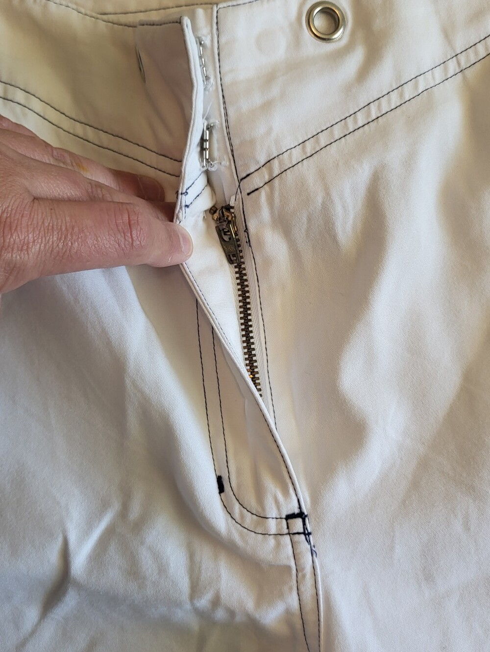 Ralph Lauren White Vintage Capris with Black Stitch Detailing Size 12 - Picture 3 of 12